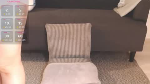 Momo online show from 11/30/25, 10:25