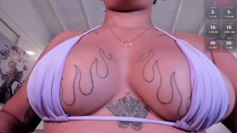 Snapshot of momo_ayasse chatting on 11/18/25, 01:55 Momo online show from 11/18/25, 01:55