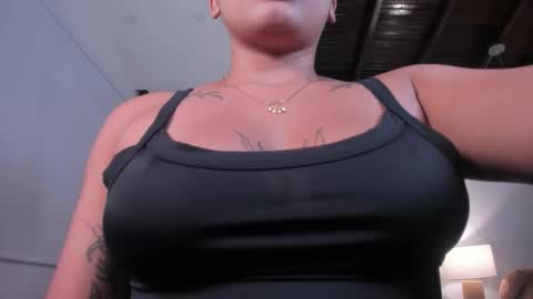 Snapshot of momo_ayasse chatting on 11/18/25, 10:03 Momo online show from 11/18/25, 10:03