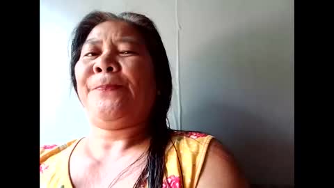 Snapshot of moms50 chatting on 04/21/26, 05:25 moms50 online show from 04/21/26, 05:25