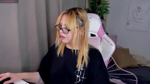 mon1ca_jones online show from 10/20/25, 01:17