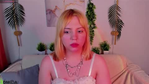 mon1ca_jones online show from 11/12/25, 09:53