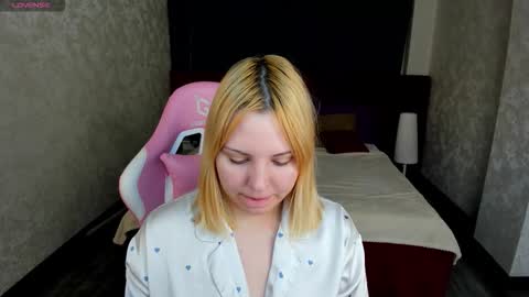 mon1ca_jones online show from 11/30/25, 09:02