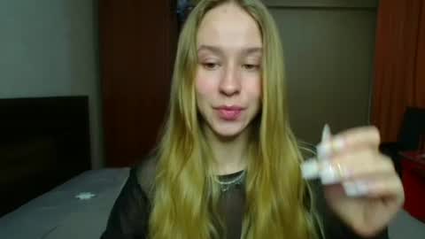 Mona online show from 09/19/25, 03:45