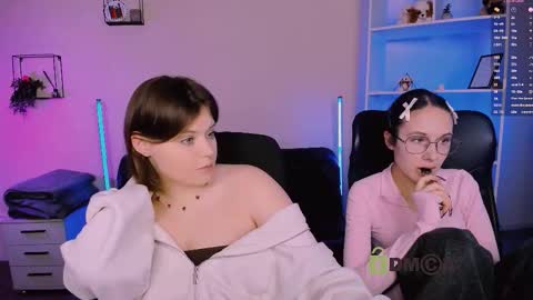 Mona  online show from 11/16/25, 08:03