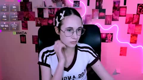 Snapshot of mona_cloud chatting on 05/09/26, 06:57 Mona online show from 05/09/26, 06:57