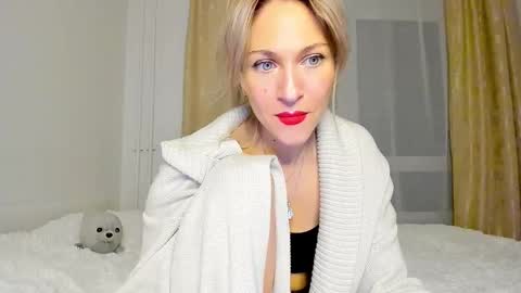 Mona online show from 03/10/25, 08:12