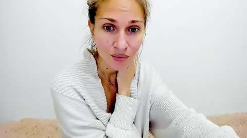 Mona online show from 10/12/25, 03:11