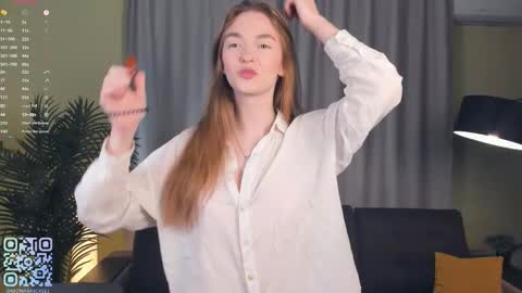 Snapshot of monabrickell chatting on 09/18/25, 05:04 Mona online show from 09/18/25, 05:04