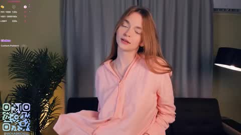 Snapshot of monabrickell chatting on 09/20/25, 04:41 Mona online show from 09/20/25, 04:41