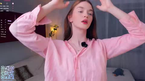 Snapshot of monabrickell chatting on 10/18/25, 07:58 Mona online show from 10/18/25, 07:58