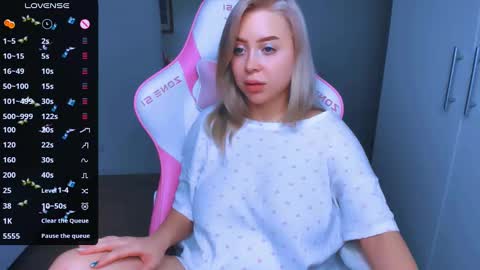 Snapshot of monalauu chatting on 12/28/24, 04:52 online show from 12/28/24, 04:52