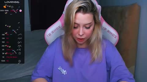 Snapshot of monalauu chatting on 09/28/25, 02:06 online show from 09/28/25, 02:06