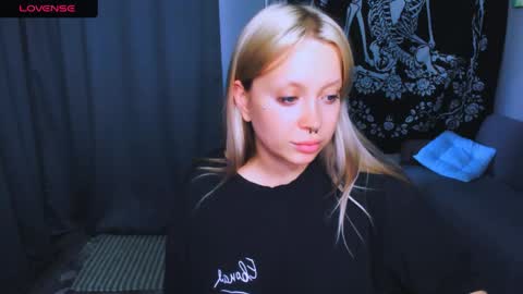 Snapshot of monalauu chatting on 05/29/26, 02:48 online show from 05/29/26, 02:48