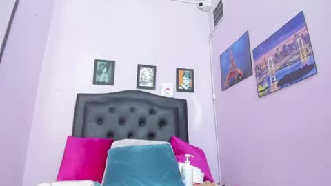 Snapshot of monalinda220 chatting on 04/18/26, 01:59 paola online show from 04/18/26, 01:59