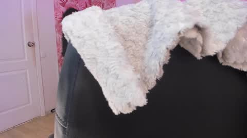 Monica online show from 09/21/25, 05:20