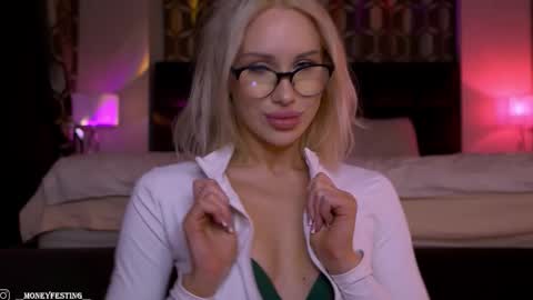 Angelina online show from 10/16/25, 12:44