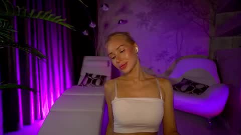 Angelina online show from 11/07/25, 09:15