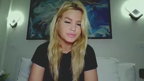 Snapshot of moni_ chatting on 01/14/26, 03:56 Monica online show from 01/14/26, 03:56