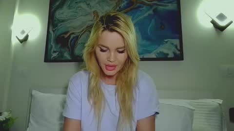 Snapshot of moni_ chatting on 02/03/26, 04:10 Monica online show from 02/03/26, 04:10