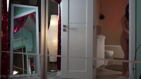 Snapshot of moni_carroll chatting on 02/27/25, 05:04 Monia Help me get 20000 subscribers online show from 02/27/25, 05:04