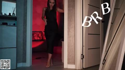 Snapshot of moni_carroll chatting on 10/04/25, 05:44 Monia Help me get 20000 subscribers online show from 10/04/25, 05:44