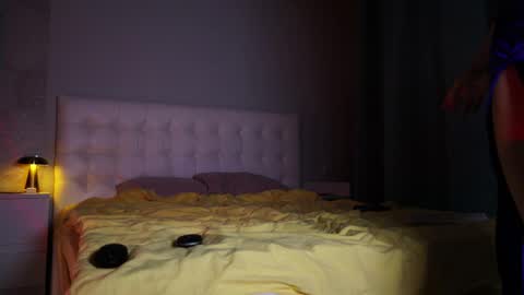 Snapshot of moni_carroll chatting on 03/30/26, 06:42 Monia Help me get 20000 subscribers online show from 03/30/26, 06:42