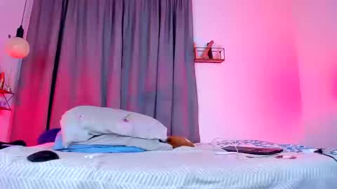 aleja      independent model       online show from 02/28/26, 12:00