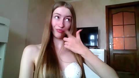 Snapshot of monica_tamayo chatting on 05/07/26, 12:10 Monica online show from 05/07/26, 12:10