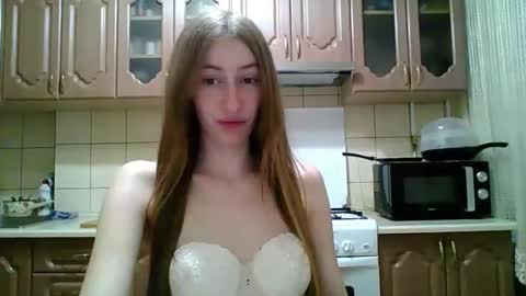 Snapshot of monica_tamayo chatting on 05/13/26, 08:06 Monica online show from 05/13/26, 08:06