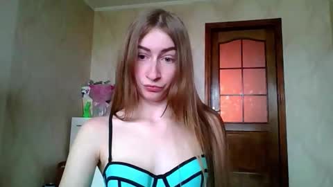 Snapshot of monica_tamayo chatting on 05/27/26, 11:51 Monica online show from 05/27/26, 11:51