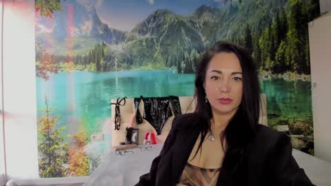 monica_weisss online show from 01/14/25, 05:08