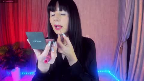 Monica online show from 11/08/25, 01:33