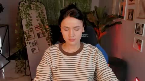 Snapshot of monicafarmer chatting on 04/15/26, 05:58 monica online show from 04/15/26, 05:58