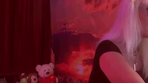 Monika    online show from 10/31/25, 02:56