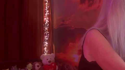 Monika    online show from 11/27/25, 02:46