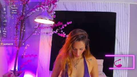 Snapshot of monik_fox_cr chatting on 11/04/25, 08:08 MONIK FOX online show from 11/04/25, 08:08