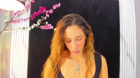 Snapshot of monik_fox_cr chatting on 11/30/25, 07:40 MONIK FOX online show from 11/30/25, 07:40