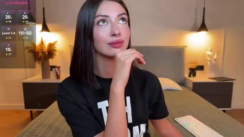 Snapshot of monika_reed1 chatting on 11/08/25, 09:09 Monika online show from 11/08/25, 09:09