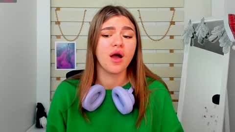 Snapshot of monika_youu chatting on 12/20/24, 01:54 Monika online show from 12/20/24, 01:54