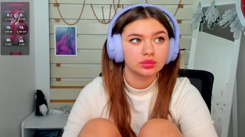 Snapshot of monika_youu chatting on 12/21/24, 11:22 Monika online show from 12/21/24, 11:22