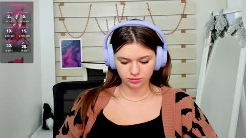 Snapshot of monika_youu chatting on 01/11/25, 06:01 Monika online show from 01/11/25, 06:01