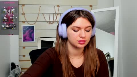 Snapshot of monika_youu chatting on 01/18/25, 11:32 Monika online show from 01/18/25, 11:32