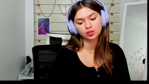 Snapshot of monika_youu chatting on 01/23/25, 10:01 Monika online show from 01/23/25, 10:01