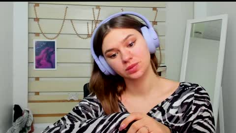 Snapshot of monika_youu chatting on 02/04/25, 11:06 Monika online show from 02/04/25, 11:06