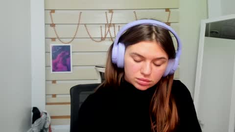 Snapshot of monika_youu chatting on 02/07/25, 09:15 Monika online show from 02/07/25, 09:15