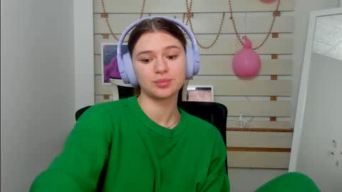 Snapshot of monika_youu chatting on 02/20/25, 01:40 Monika online show from 02/20/25, 01:40