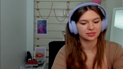 Snapshot of monika_youu chatting on 02/21/25, 05:42 Monika online show from 02/21/25, 05:42