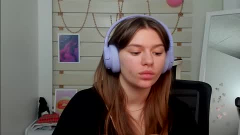 Snapshot of monika_youu chatting on 02/23/25, 01:32 Monika online show from 02/23/25, 01:32