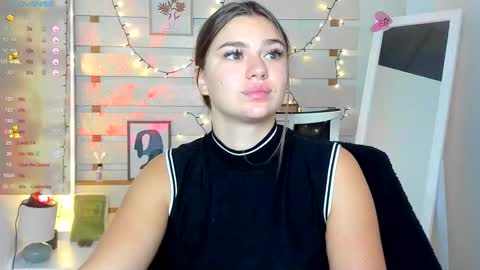 Snapshot of monika_youu chatting on 10/15/25, 01:44 Monika online show from 10/15/25, 01:44